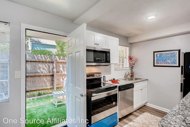 Building Photo - Rent a Community..Prime Location - Granite/LVT/SS Appliances