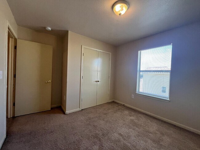 Building Photo - 10503 Hunters Pond
