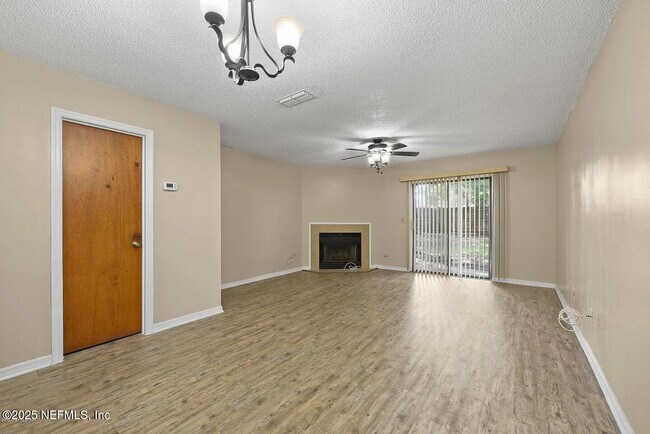 Building Photo - 85 Debarry Ave