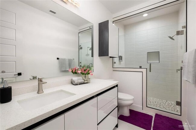 Building Photo - 11 Sequoia Ave