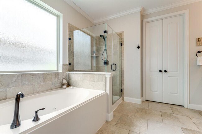 Building Photo - 15 Canoe Bend Dr