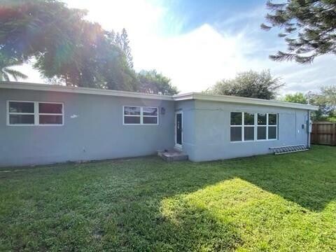 Building Photo - 20431 NE 15th Ave