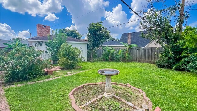 Building Photo - 9206 Hendon Ln