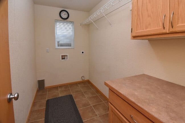Building Photo - PENDING APPLICATION; Well Maintained 4 BD