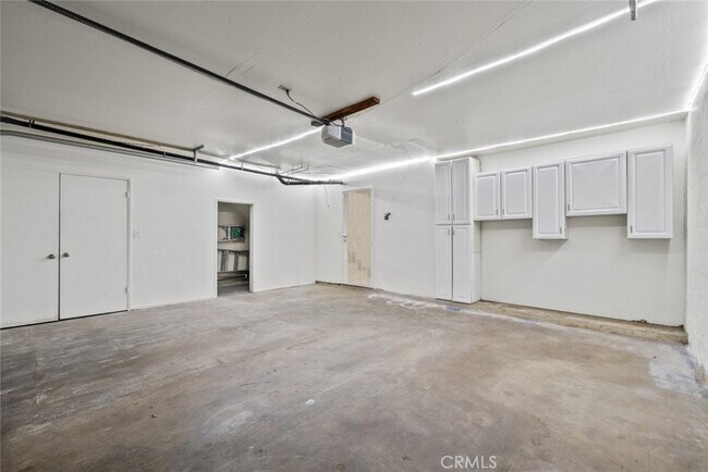 Building Photo - 13861 Vanowen St