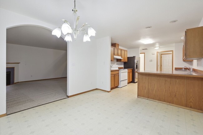 Building Photo - Move in Ready! 3 bed 2.5 bath duplex - Nor...