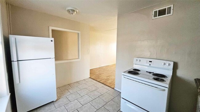 Building Photo - 1133 N Purdue Ave