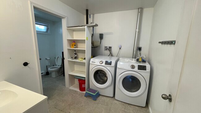 Building Photo - 12 Peregrine Way