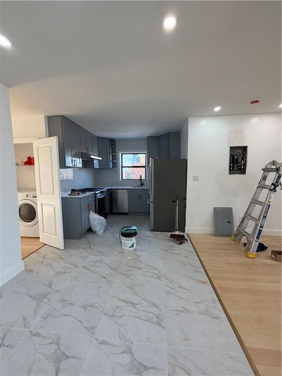 Building Photo - 2554 Cropsey Ave