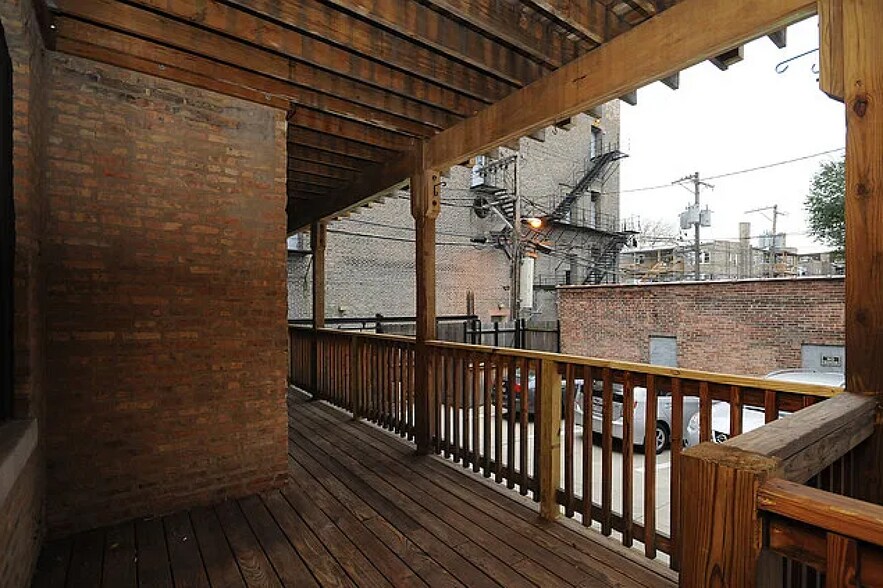 Building Photo - 1219 W LAWRENCE AVE