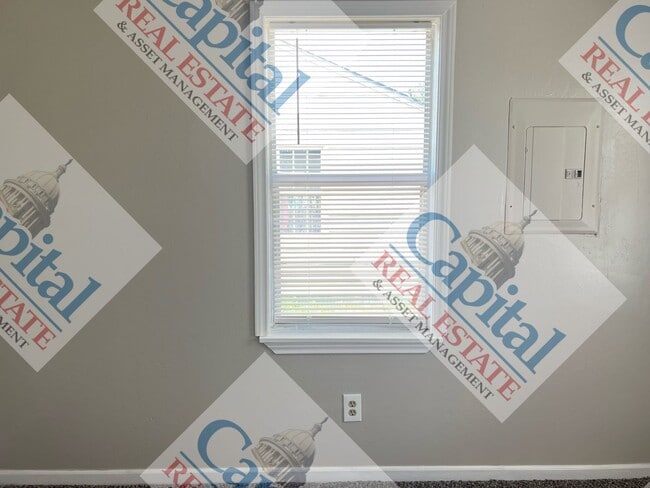 Building Photo - Charming 2 Bedroom w/ Move in Special