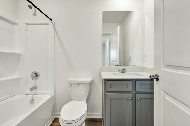 Building Photo - 5010 Highwood Dr