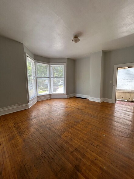 Building Photo - 212 Tinkler St