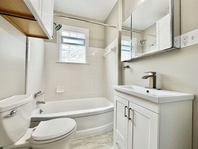 Building Photo - Two Bedroom Home in Wyoming