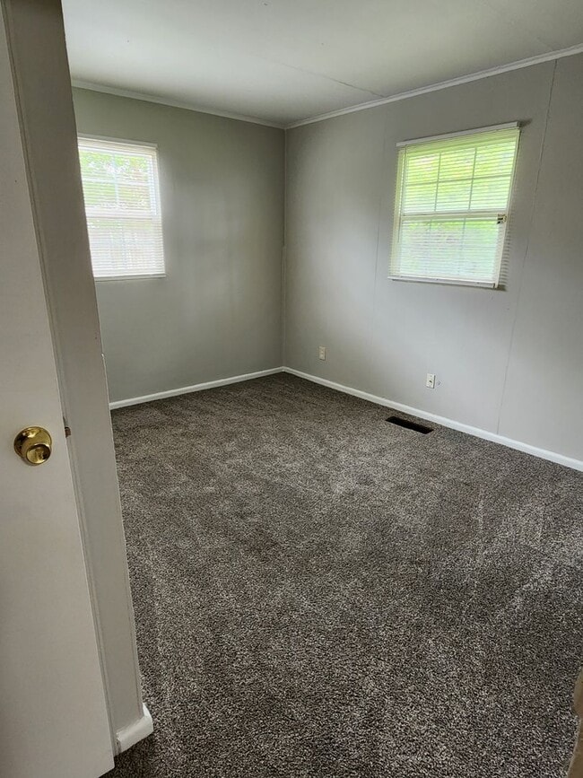 Building Photo - 3 Bedroom Home