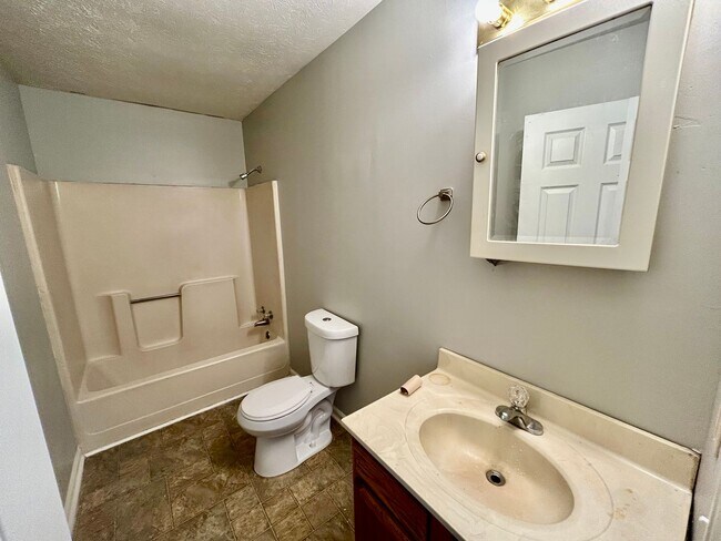 Building Photo - HALF OFF FIRST MONTH - 2 Bedroom in Versailles!