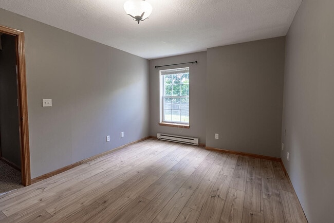 Building Photo - 1302 Look Out Ct