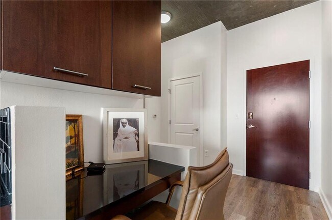 Building Photo - 3324 Peachtree Rd NE