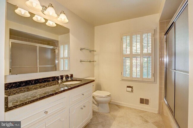 Building Photo - 8804 Falls Chapel Way