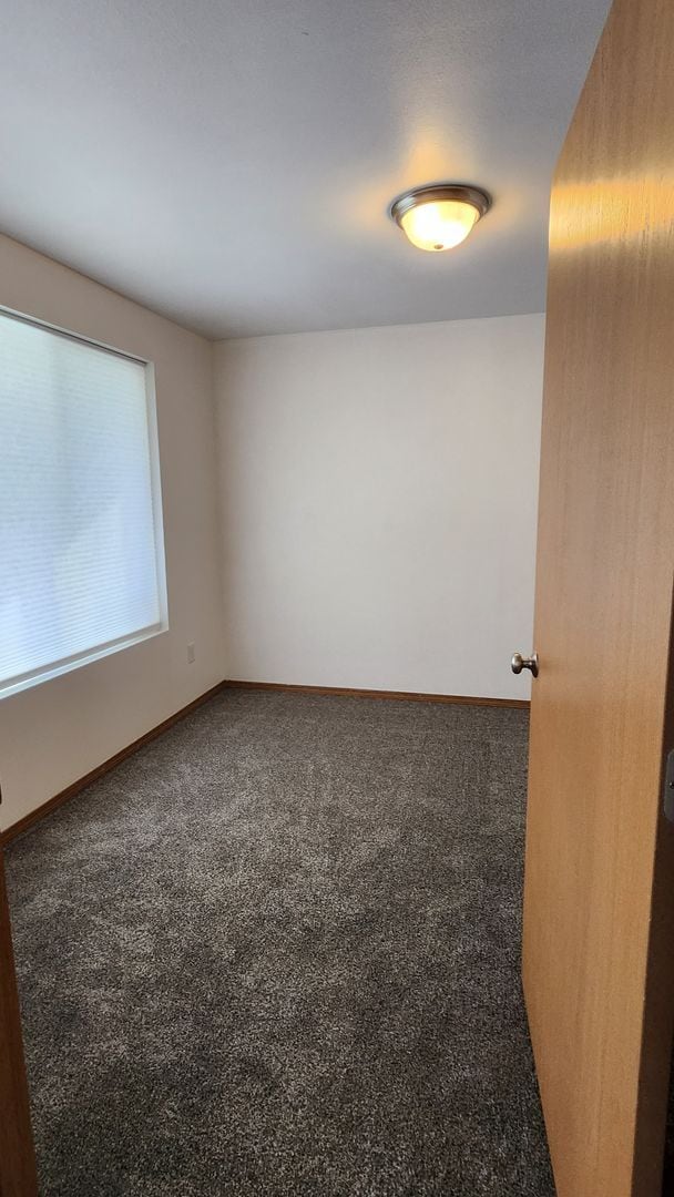 Building Photo - 2 bed 1 bath home in the country with park...