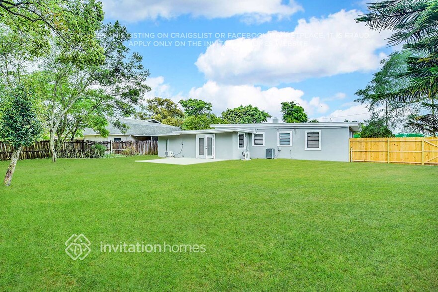 Building Photo - 6226 Dahlia Dr