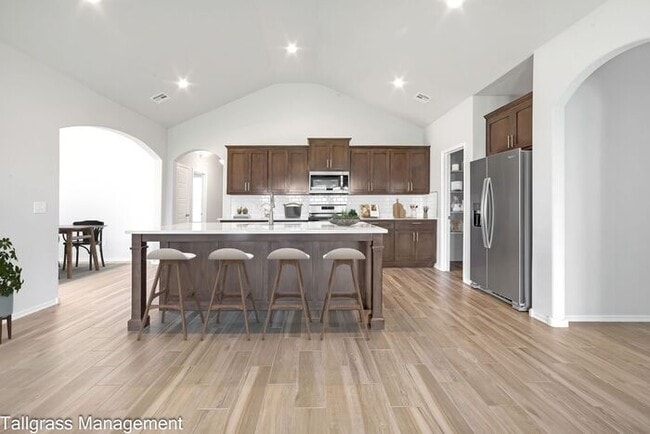 Building Photo - A Blend of Modern Luxury and Comfort