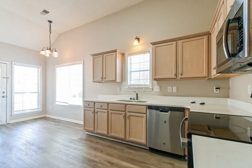 Building Photo - 8730 Eagle View Dr