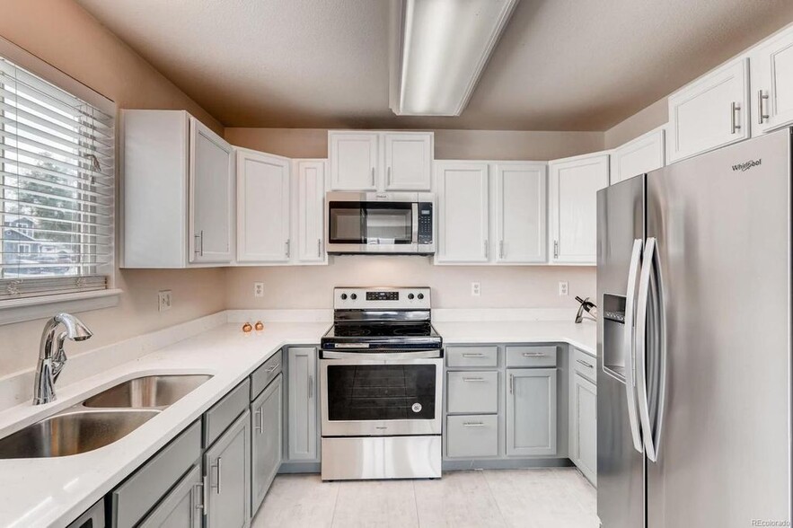 Building Photo - 5429 Elm Ct