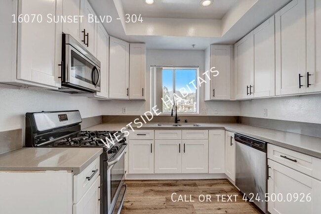 Building Photo - 16070 Sunset - Gorgeous, fully renovated b...