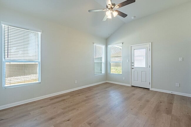 Building Photo - 414 Cross Barn Blvd