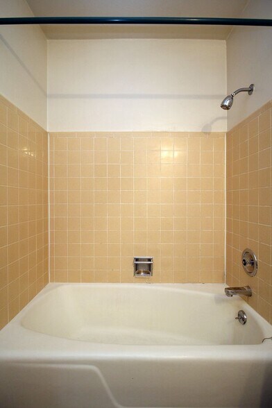 Building Photo - 1001 SW Woods St