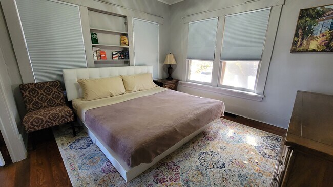 Building Photo - 1601 N Broadway St