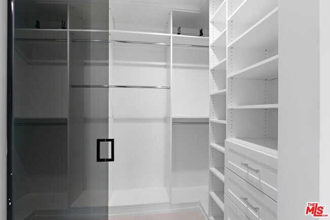 Building Photo - 201 S Bedford Dr