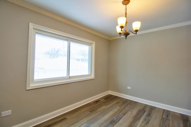 Building Photo - 312 Hickory Ave