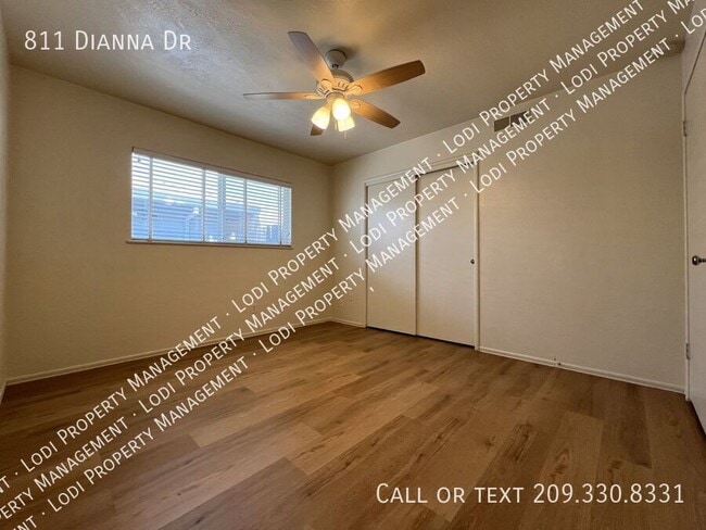Building Photo - 811 Dianna Dr