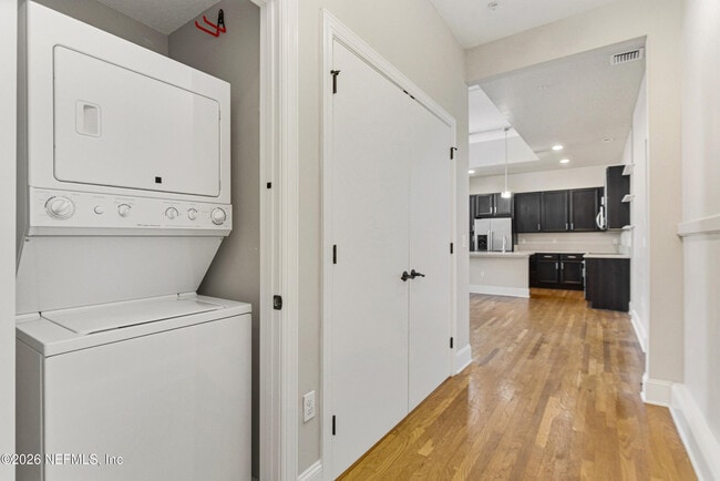 Building Photo - 2525 College St