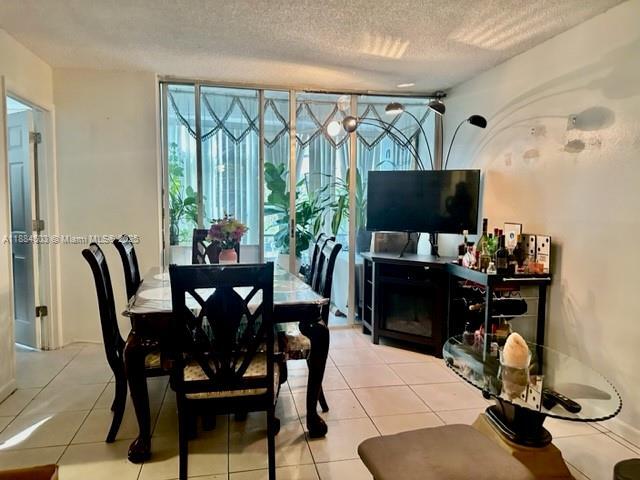Building Photo - 9450 Live Oak Pl