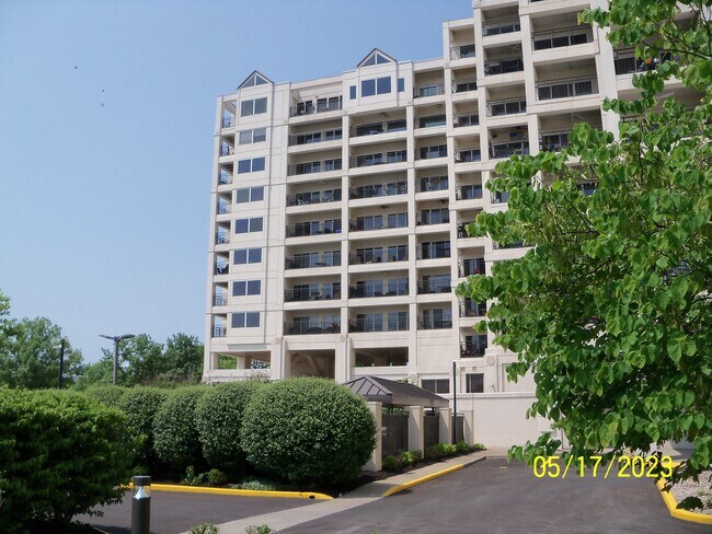 View from Riverside Drive - 1 Riverpointe Plz