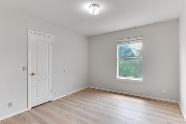 Building Photo - 1204 Stepp Bend