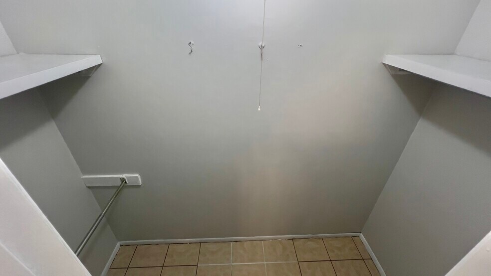 Building Photo - 313 Titan Dr