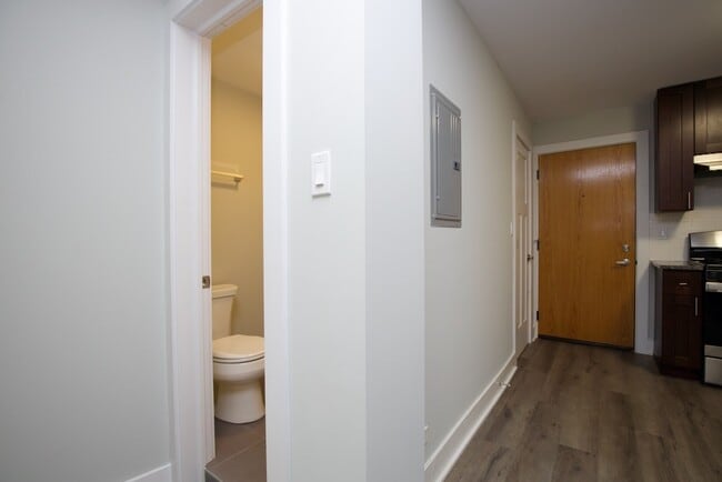 Building Photo - 725 St Johns Ave