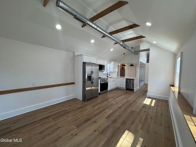 Building Photo - 675 Mac Elroy Rd