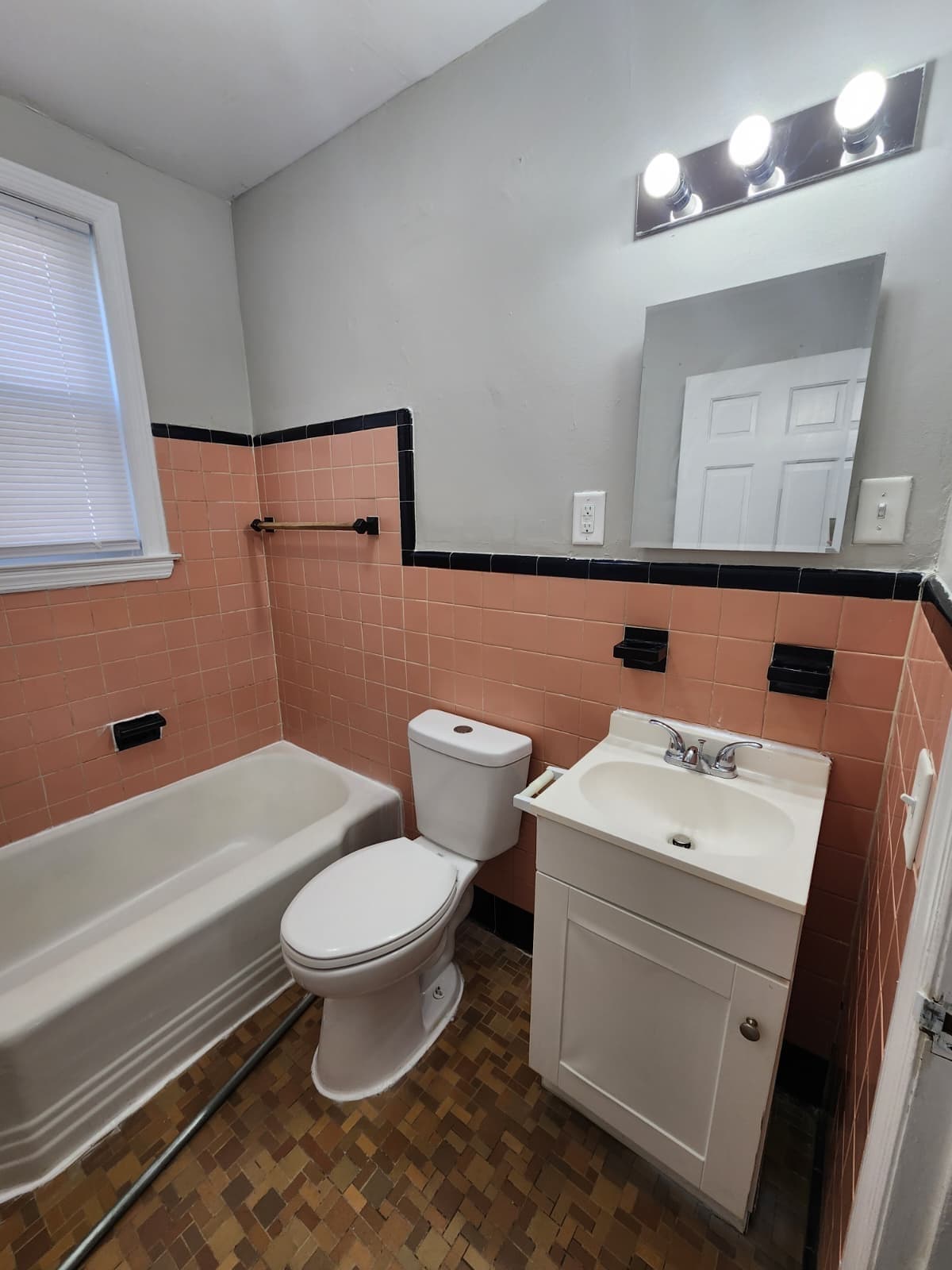 Building Photo - 383 Newhall St