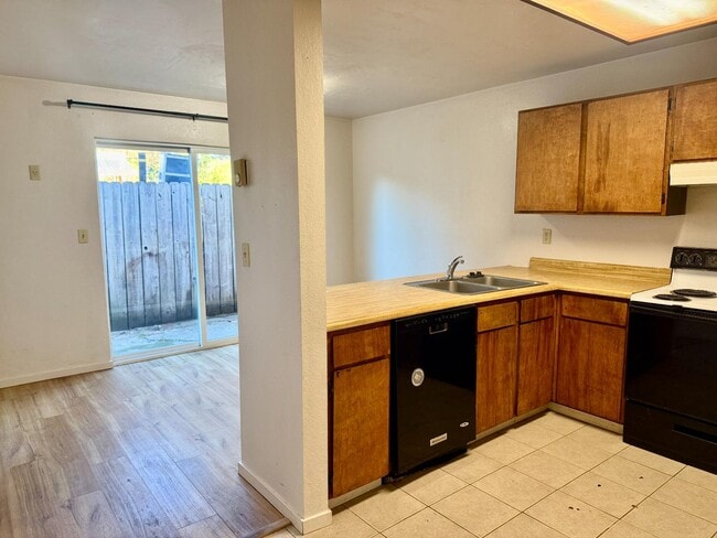 Building Photo - 505 NW D St