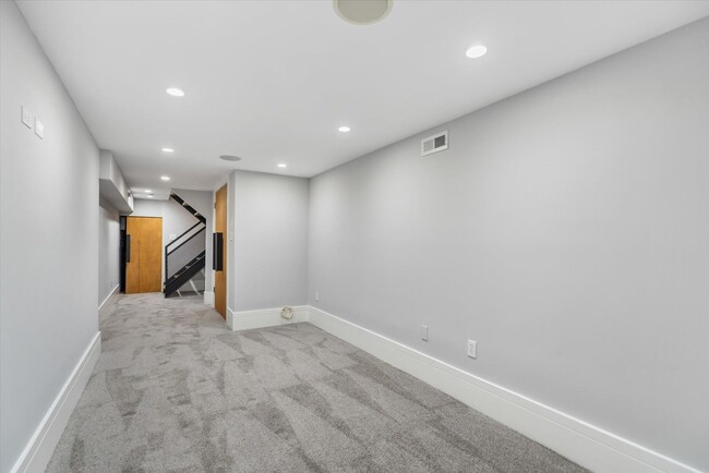 Building Photo - 505 S Milton Ave