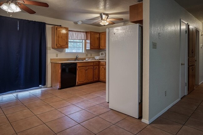 Building Photo - 718 Sage Dr