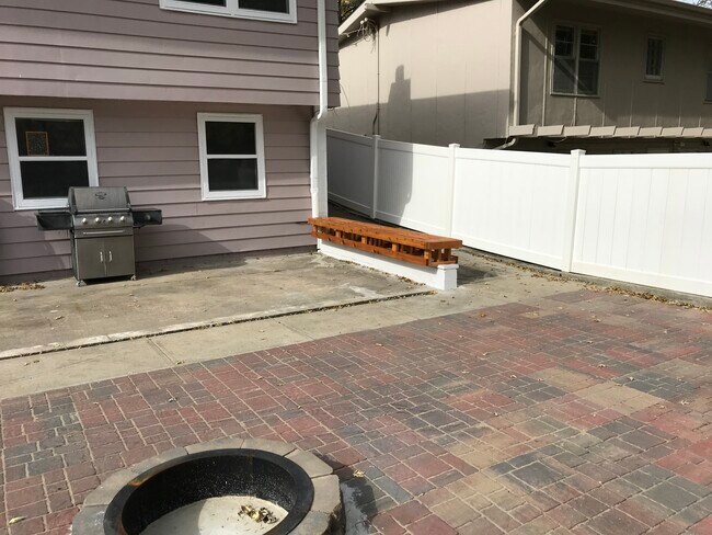 Building Photo - 8313 S 38th St