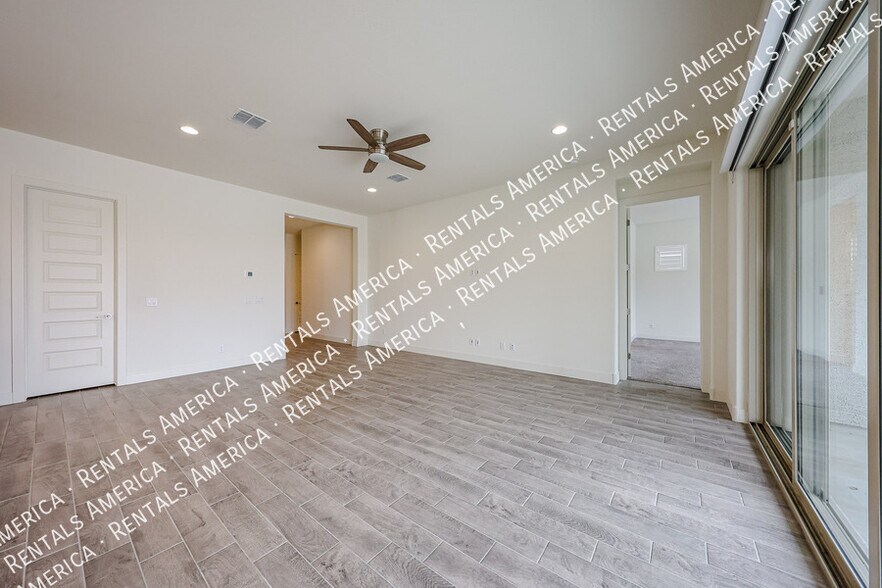 Building Photo - 274 S 164th Dr