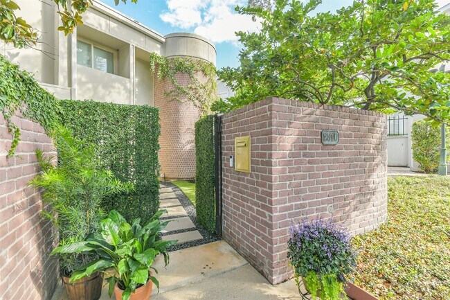 Building Photo - 2310 Steel St