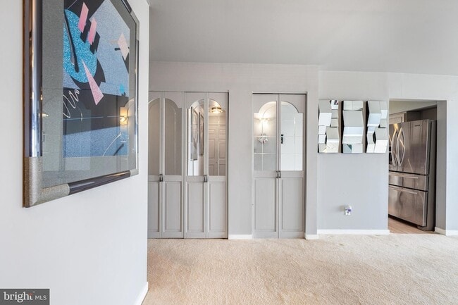 Building Photo - 5213 Le Parc Dr